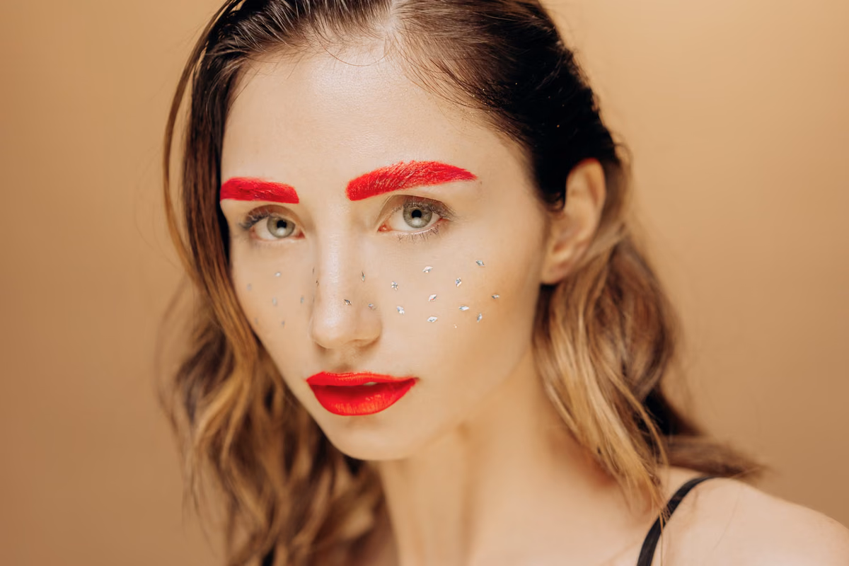 Les 5 meilleures teintes de sourcils pour un regard d'impact